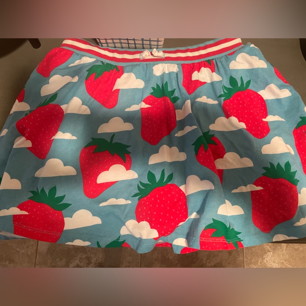 * BODEN  Strawberry Skort 11y